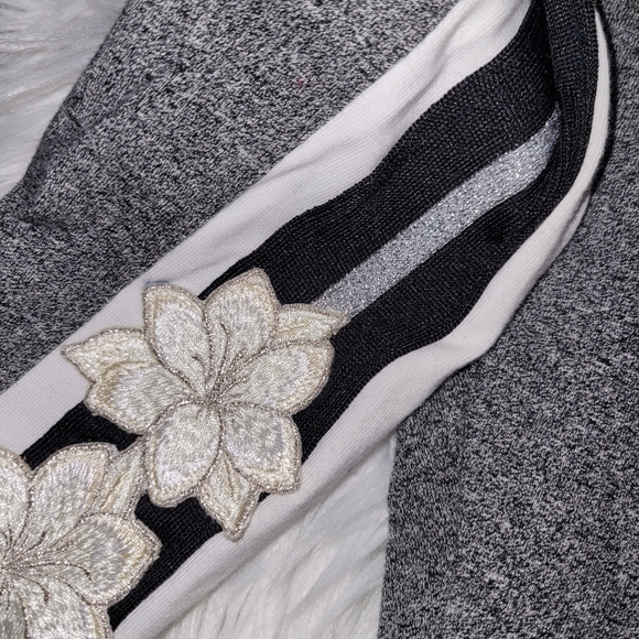 VS PINK embroidered patch yoga legging - Picture 4 of 8